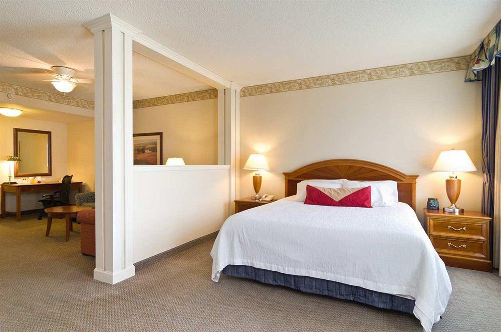 Hilton Garden Inn Вустер Екстер'єр фото